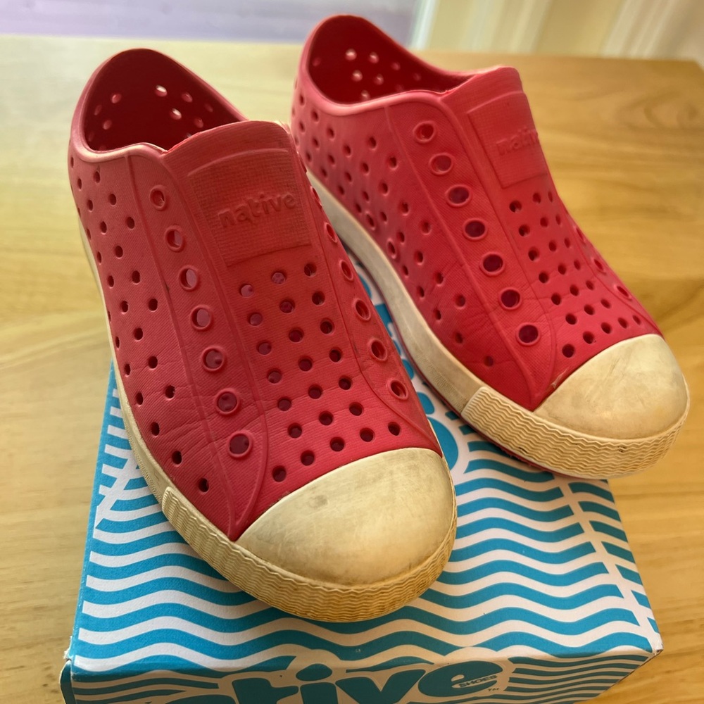 Native Jefferson Girls Shoe Size 12 Hollywood Pink